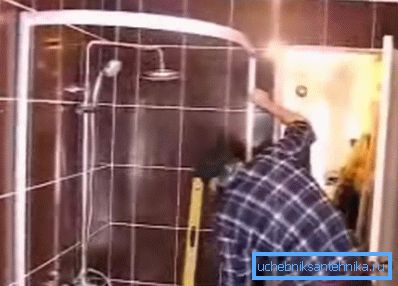 Çerçeveyi kılavuzlara yerleştirin Çerçeveyi kılavuzlara yerleştirin