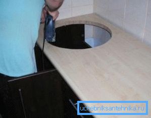 Gömme iç lavabo, masa üstü lavaboda kendi elleriyle