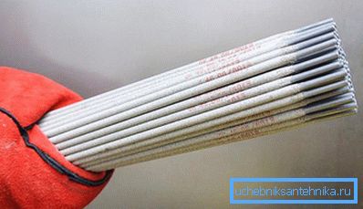 Uygun elektrotlar seçilir. Uygun elektrotlar seçilir.