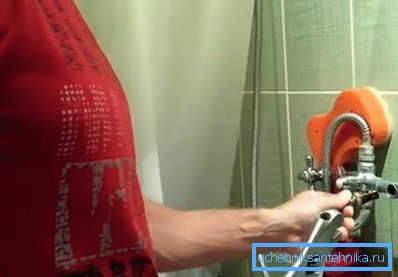 Kranbuksy'nin karıştırıcıda değiştirilmesi - sökme Kranbuksy'nin karıştırıcıda değiştirilmesi - sökme