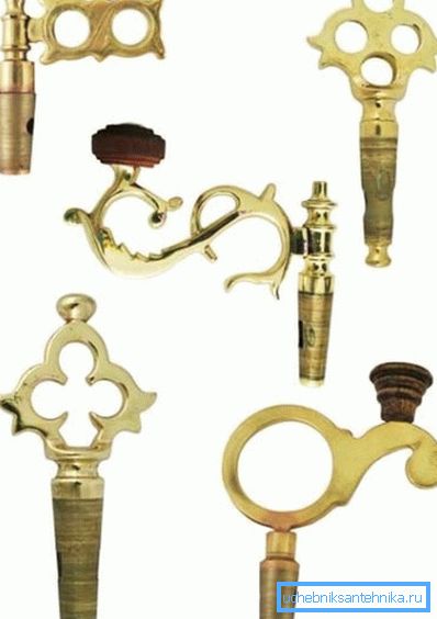 Semaverin kilitleme kısmı modern kilitleme vinçlerinin bir prototipidir. Semaverin kilitleme kısmı modern kilitleme vinçlerinin bir prototipidir.