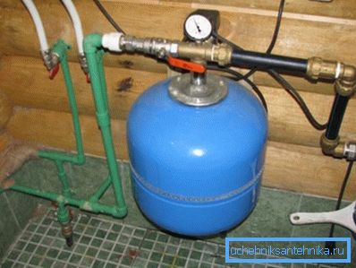 Tankı doğrudan beş pimli rakorun içine nasıl bağlayacağınız aşağıda açıklanmıştır. Tankı doğrudan beş pimli rakorun içine nasıl bağlayacağınız aşağıda açıklanmıştır.