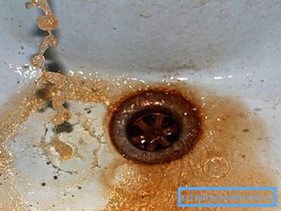 Bilinen sarı lekeler pas birikintilerinin sonucudur. Bilinen sarı lekeler pas birikintilerinin sonucudur.